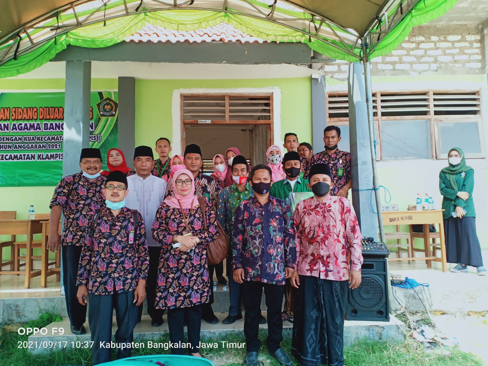 sidang di luar gedung 1